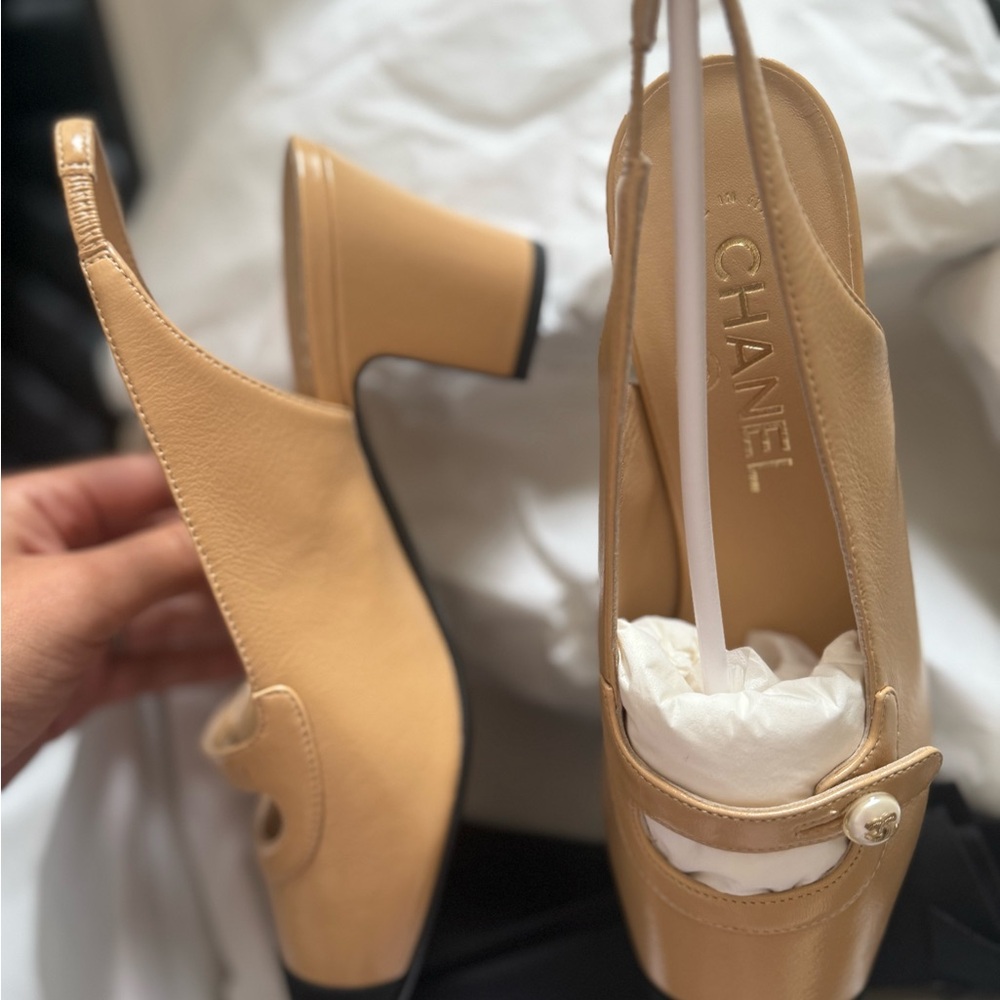 CHANEL Black and Cream Slingback Heels - Picture 8 of 13